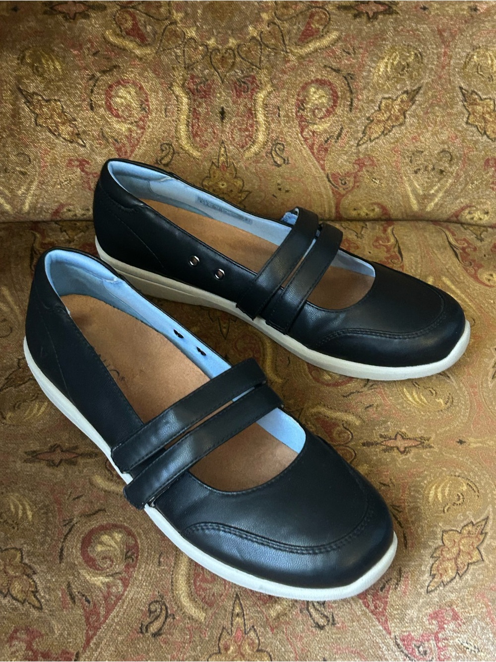 VIONIC CALA  MARY JANE  WOMEN'S SIZE US 8